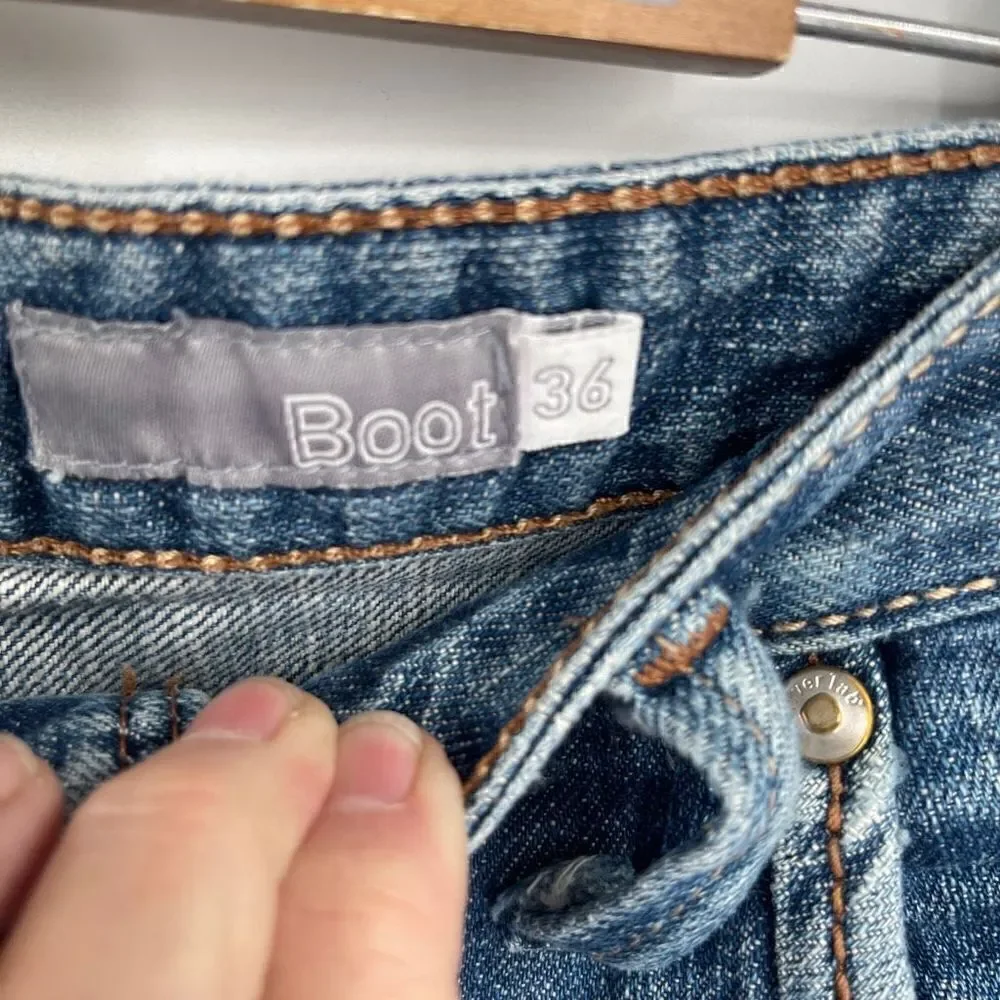 Levi’s Blue SilverTab Medium Wash 5 Pocket Styling Bootcut Jeans Size 36